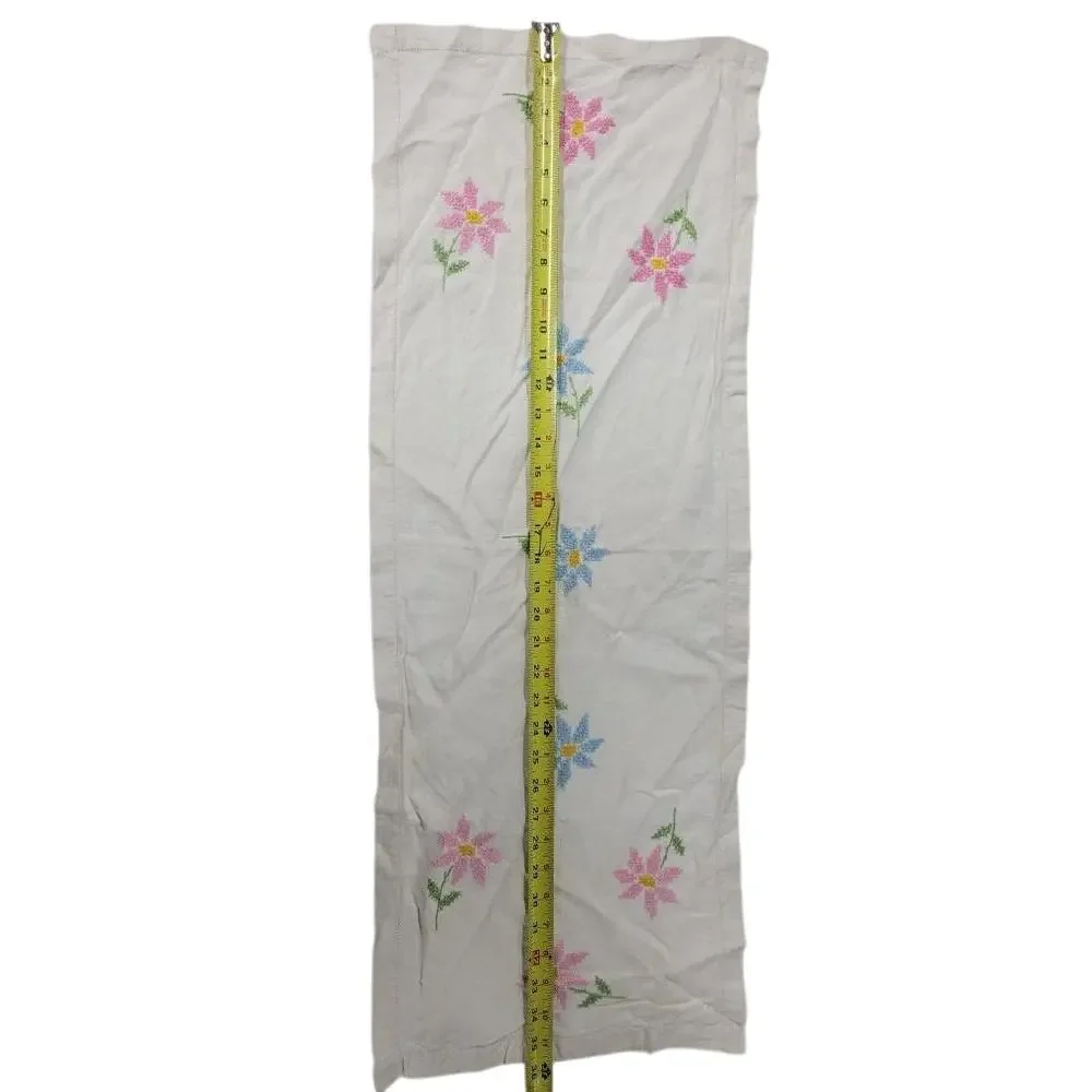 🌸 Vintage Hand-Embroidered Floral Table Runner – Pink & Blue Flowers – 39x13”